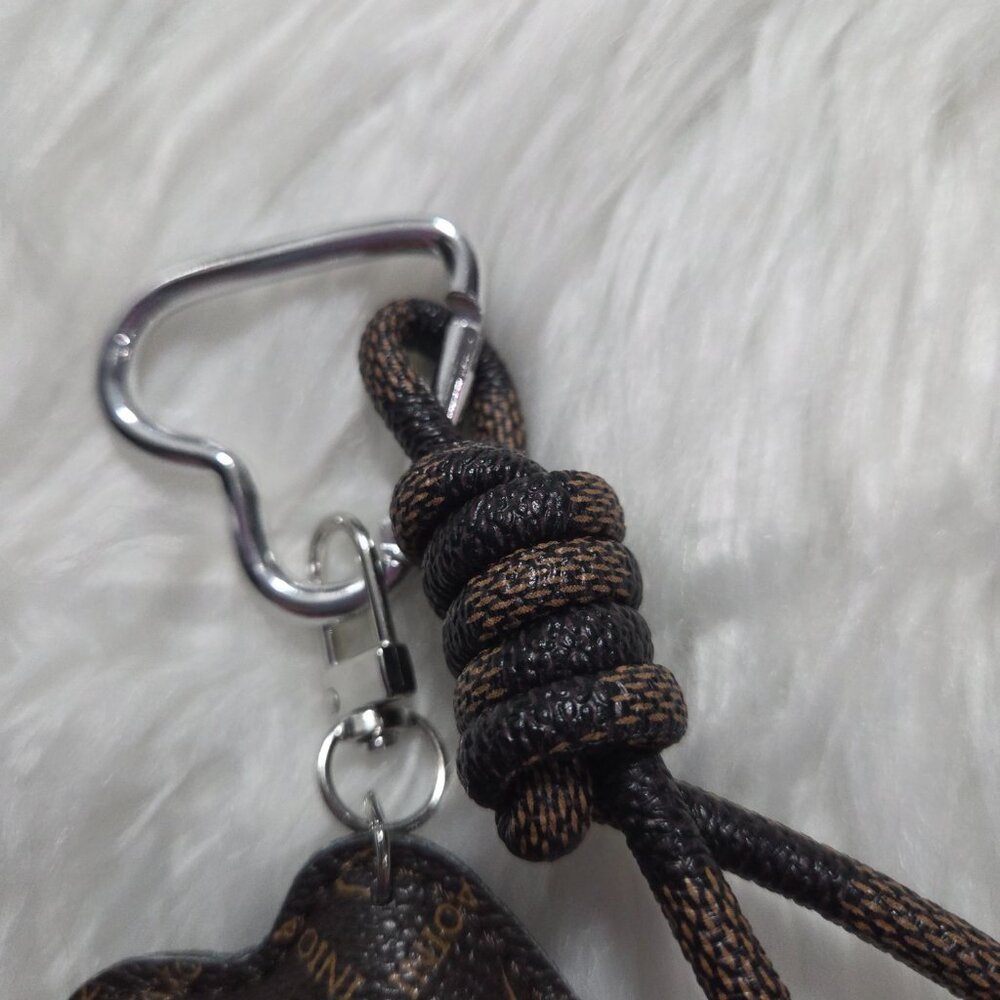 Peanuts Snoopy Faux Leather Keychain - Picture 6 of 7